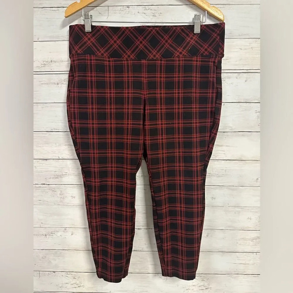 Torrid Slim Fit Pull-On Plaid Pixie Cut Crop Pants Size 1 - Picture 1 of 6